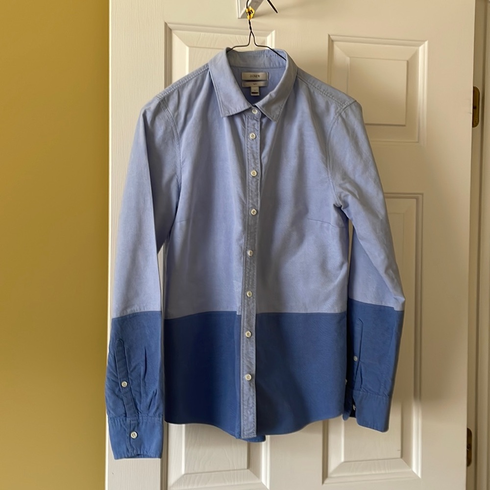 J. Crew Oxford two tone blouse size 6 100% cotton. Excellent condition,like new.
